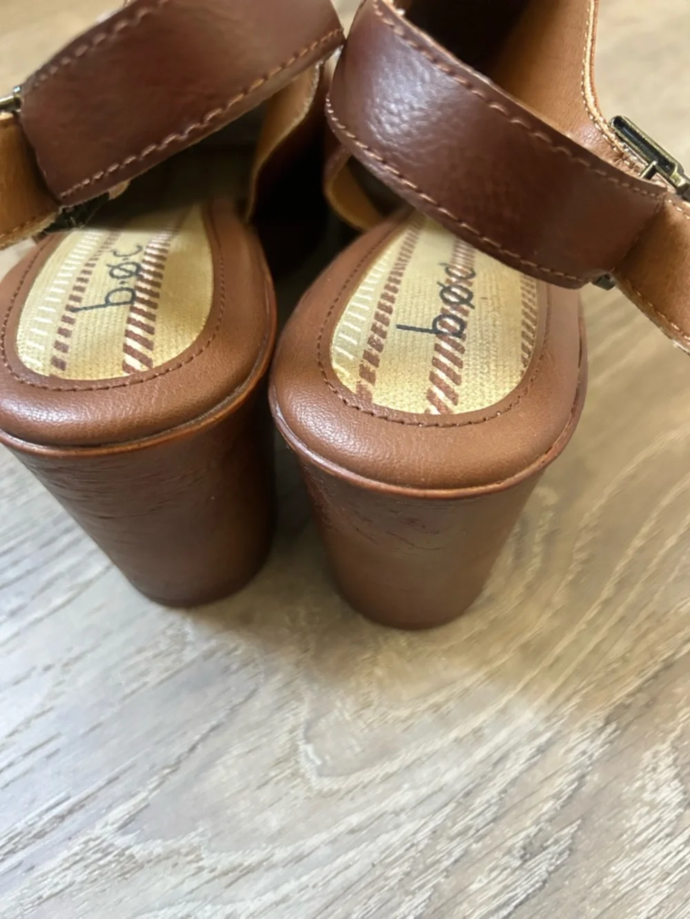 boc Women’s Brown Leather Slingback Open-Toe Sandals - Picture 3 of 10
